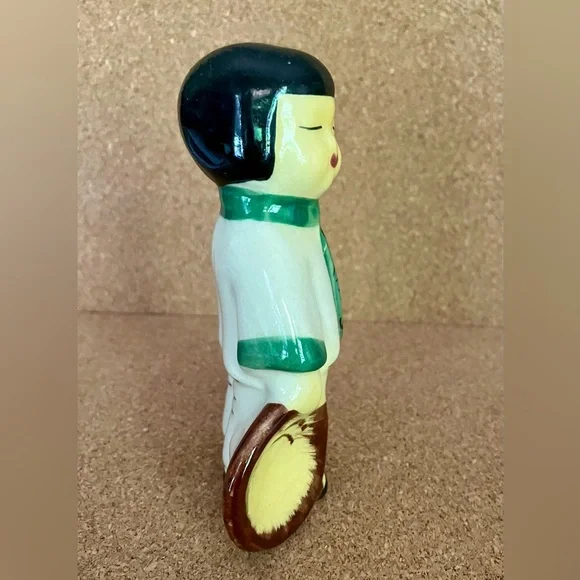 Vintage Asian Girl Ceramic Figurine with Green Accents - Picture 4 of 5